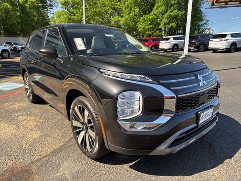 New 2025 Mitsubishi Outlander SE image 4