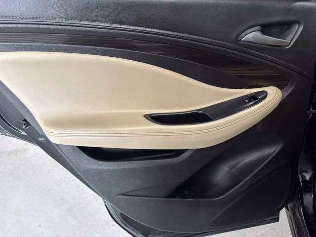 Used 2020 Buick Envision Essence FWD image 28