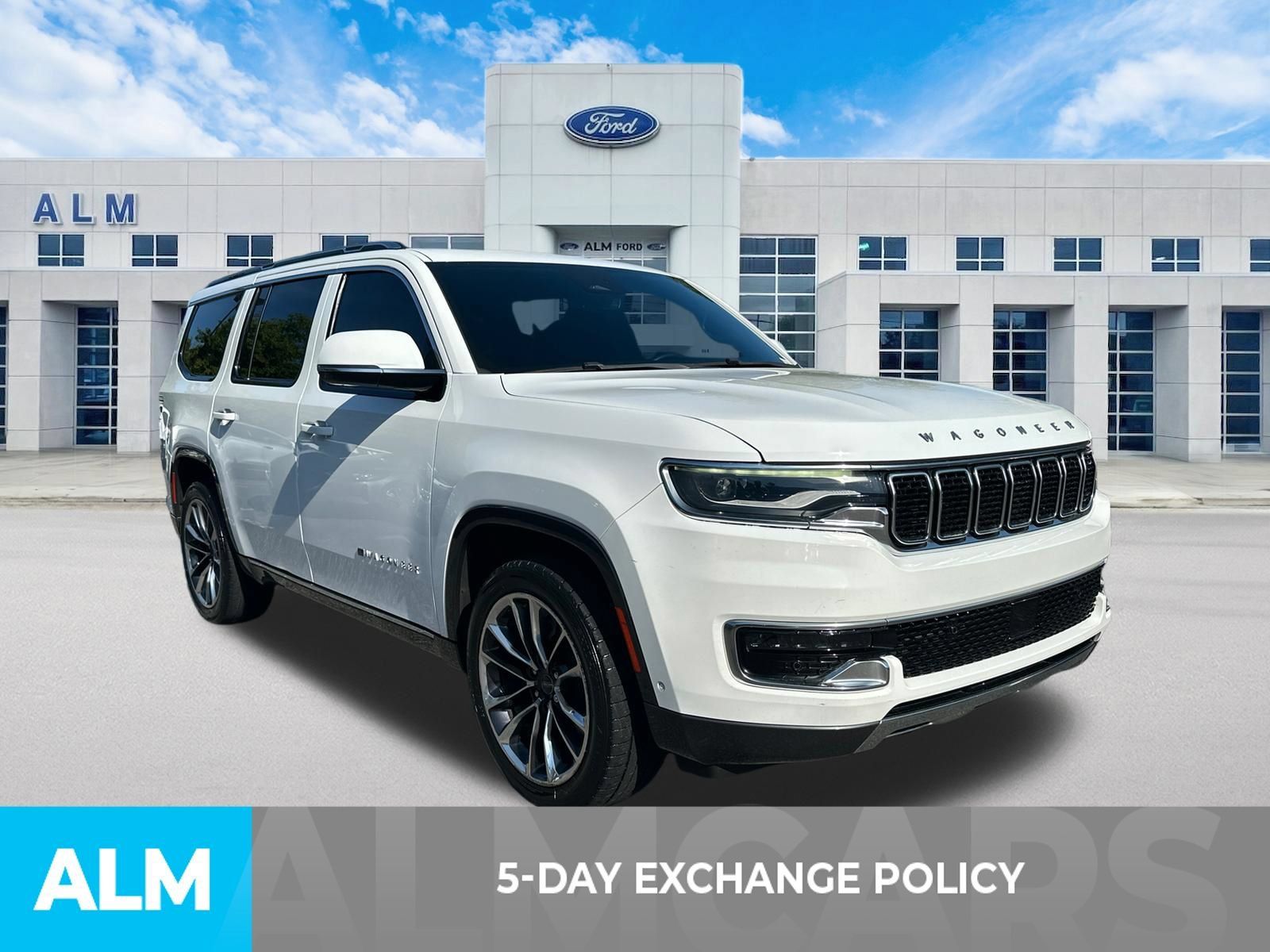 Used 2022 Jeep Wagoneer Series III w/ Premium Group I AWD/4WD image 3
