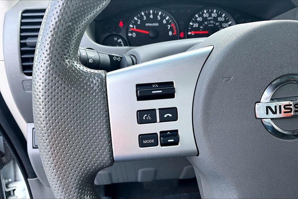 Used 2020 Nissan Frontier 2WD Crew Cab image 14