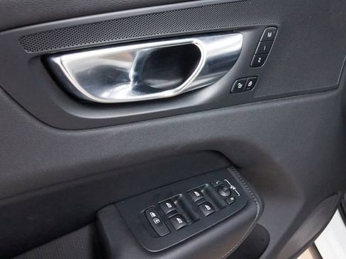 Certified 2025 Volvo XC60 B5 Plus AWD/4WD image 12