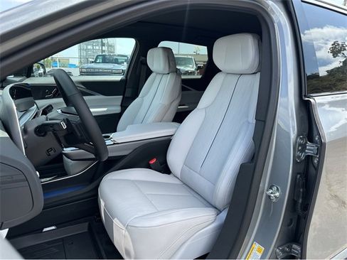 New 2025 Cadillac Lyriq Luxury image 8