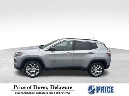 Used 2023 Jeep Compass Latitude AWD/4WD image 1