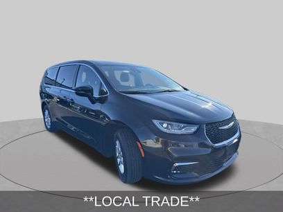Used 2026 Chrysler Pacifica Select
