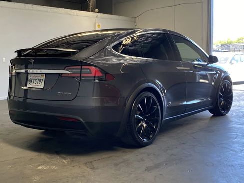 Used 2019 Tesla Model X image 4