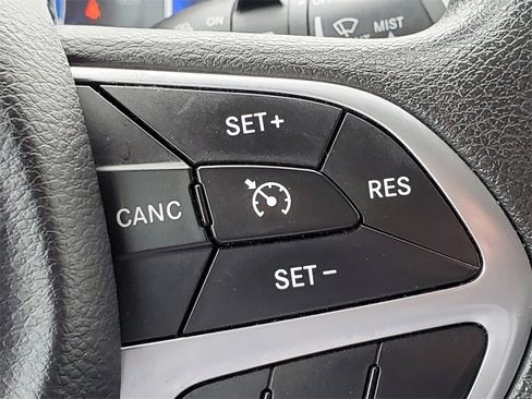 Used 2017 Chrysler Pacifica Touring image 19