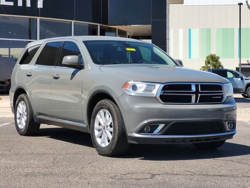 Used 2020 Dodge Durango SXT w/ 3rd Row Seating Group RWD image 2