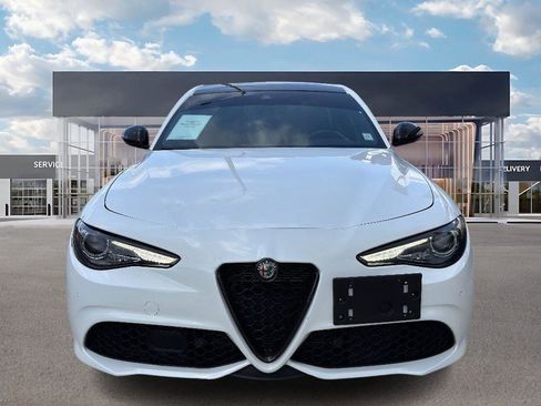 Used 2023 Alfa Romeo Giulia Veloce image 2