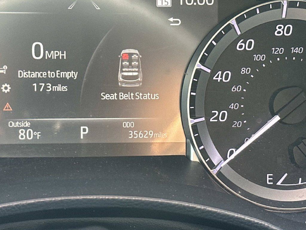 Used 2023 Toyota Highlander XLE FWD image 14