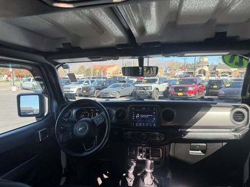 Used 2021 Jeep Gladiator Mojave AWD/4WD image 17