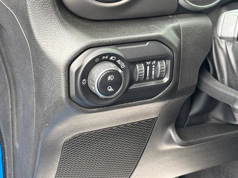 Used 2022 Jeep Gladiator Sport image 8