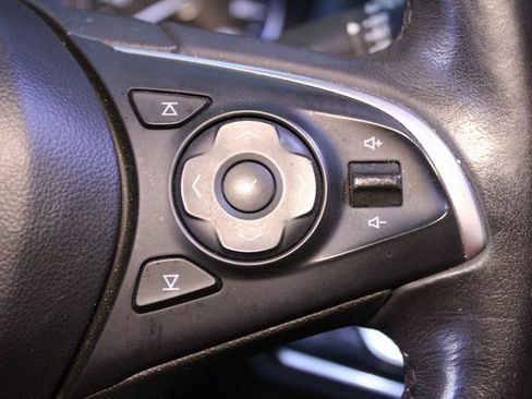 Used 2020 Buick Enclave Essence image 25