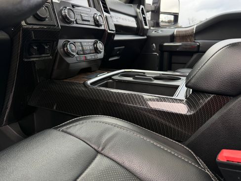 Used 2019 Ford F250 Lariat w/ Lariat Ultimate Package image 33