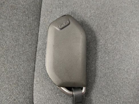 Used 2025 Kia K4 LXS image 32