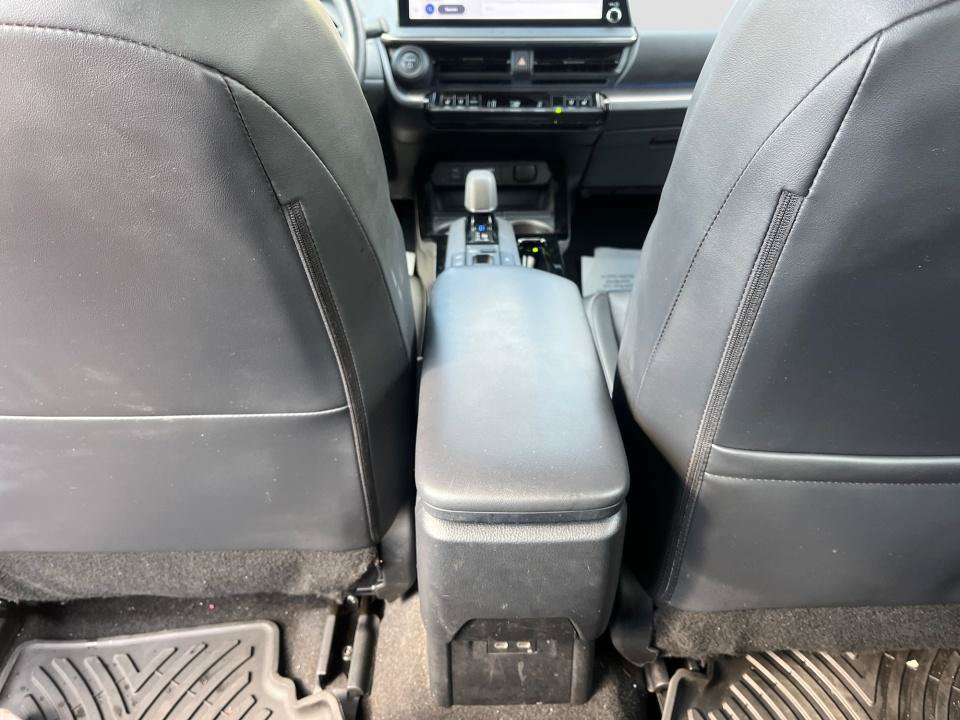 Used 2025 Toyota Prius Limited FWD image 31