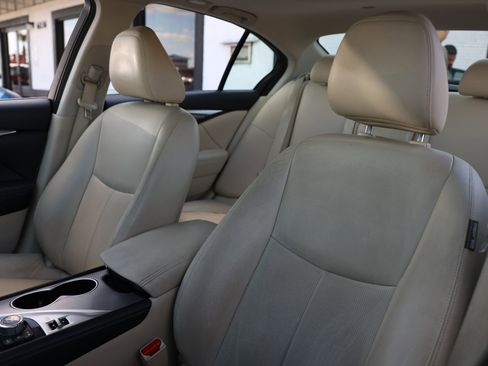 Used 2017 INFINITI Q50 2.0t image 9