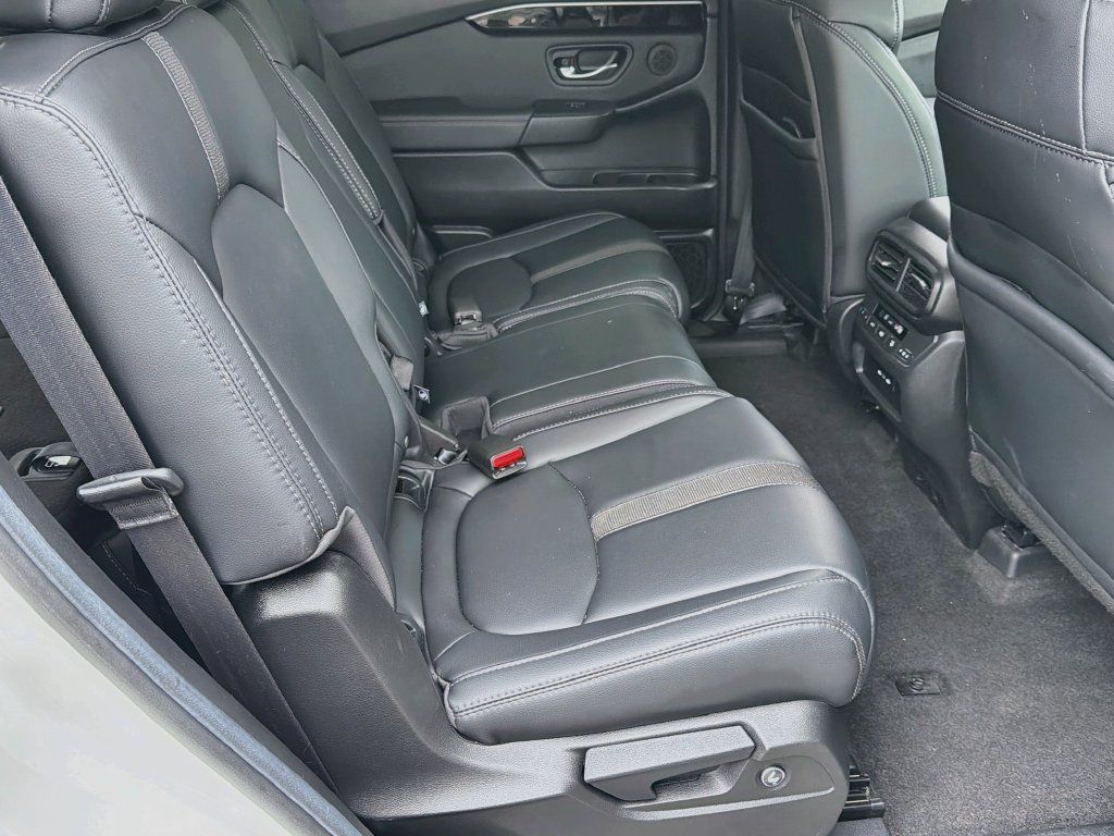 Used 2025 Honda Pilot EX-L image 36