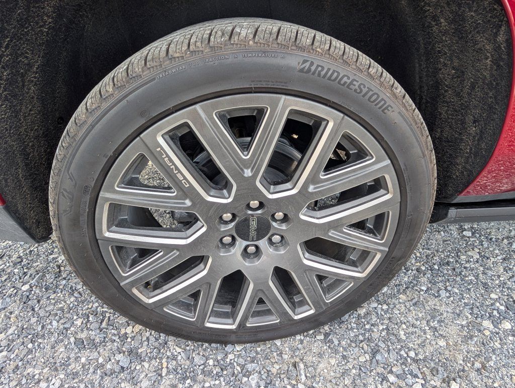 Used 2026 GMC Yukon XL Denali Ultimate w/ LPO, Floor Liner Package AWD/4WD image 17
