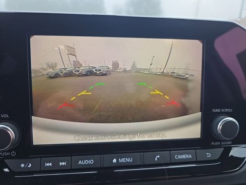 Used 2025 Nissan Pathfinder S image 21