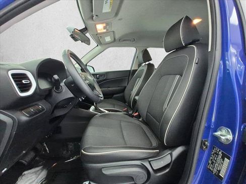 Certified 2025 Hyundai Venue Limited FWD image 16