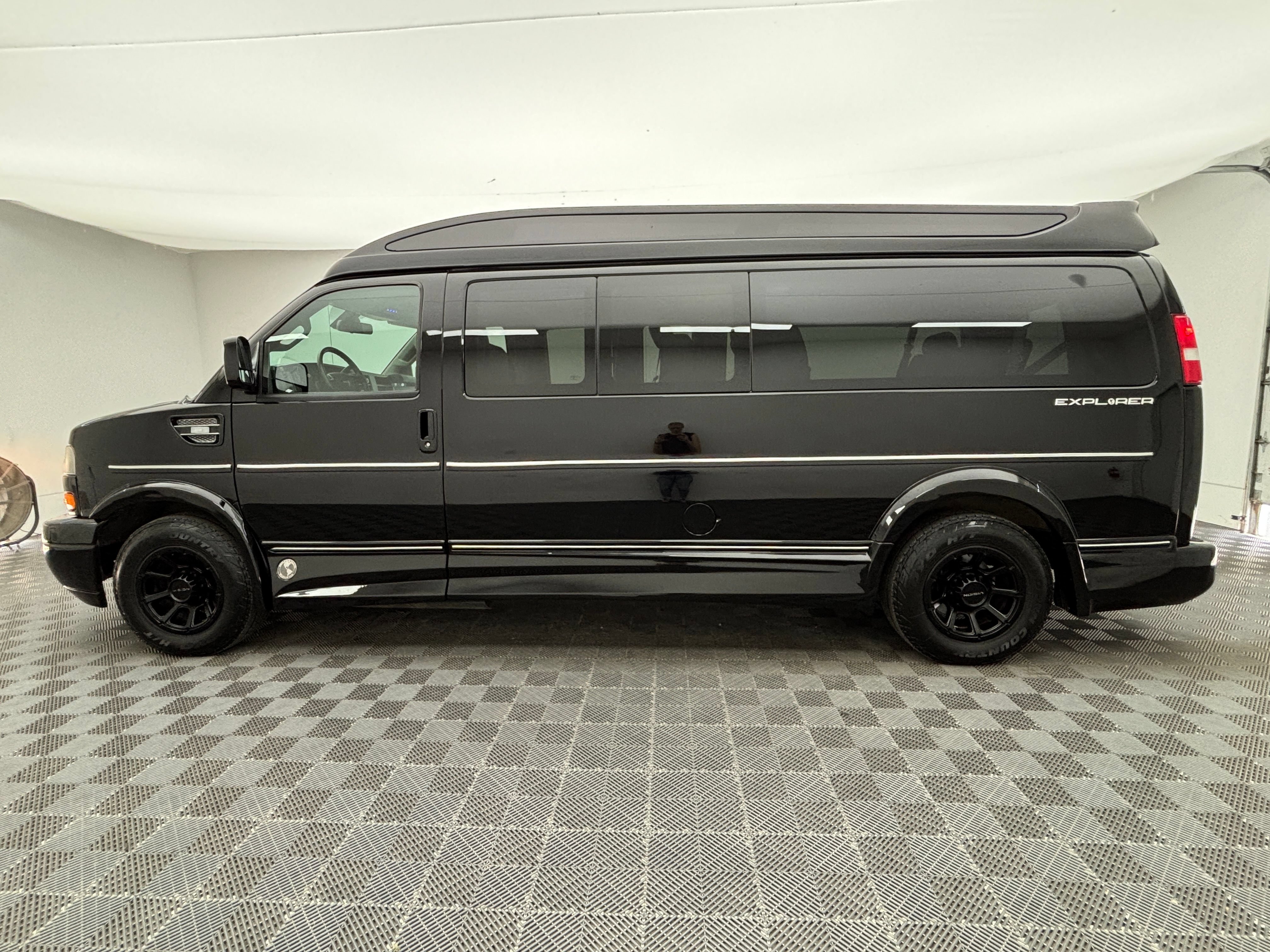 Used 2020 GMC Savana 2500 Extended w/ Enhanced Convenience Package RWD image 15