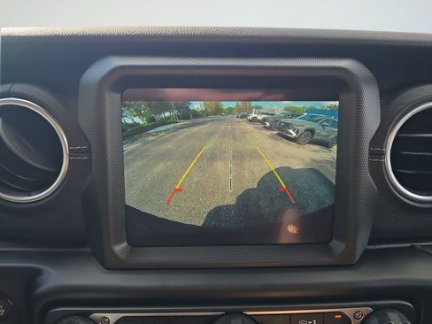 Used 2019 Jeep Wrangler Unlimited Sahara w/ Quick Order Package 24M Moab AWD/4WD image 15