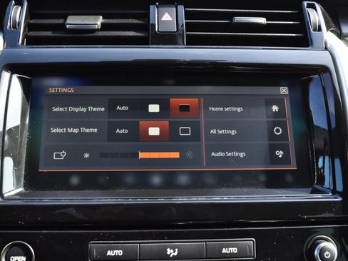 Used 2019 Land Rover Discovery HSE image 13