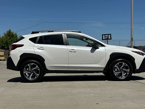 Used 2025 Subaru Crosstrek 2.0i Premium image 2