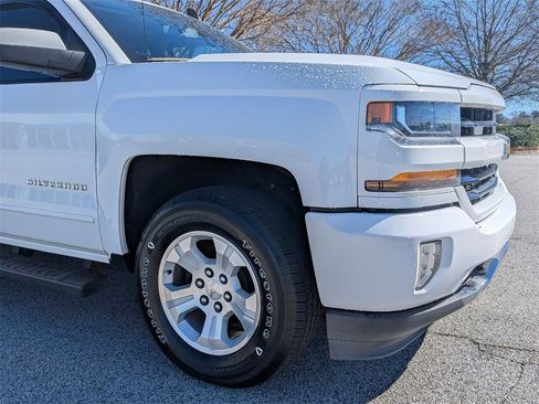 Used 2018 Chevrolet Silverado 1500 LT w/ All Star Edition image 10