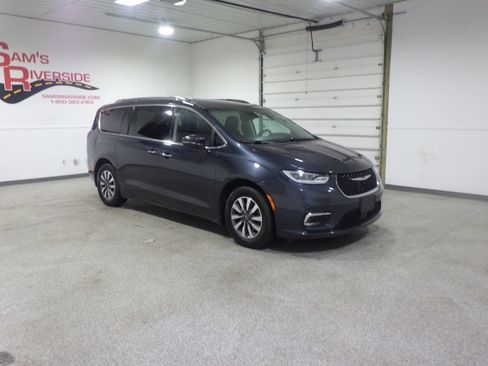 Used 2021 Chrysler Pacifica Touring-L FWD image 5