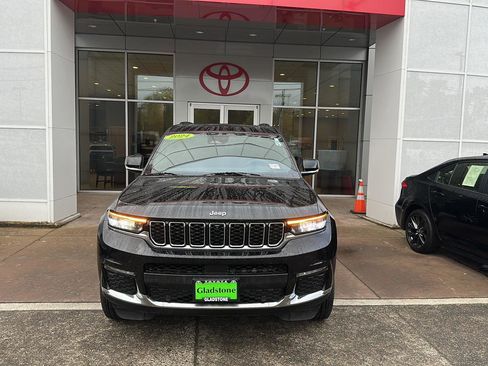 Used 2024 Jeep Grand Cherokee L Limited w/ Luxury Tech Group II AWD/4WD image 3