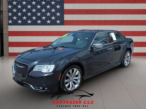 Used 2018 Chrysler 300 Limited RWD image 2