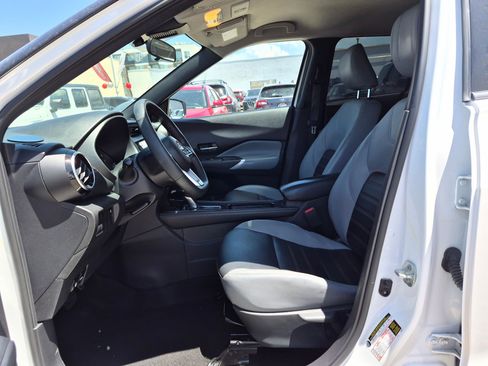 Used 2024 Nissan Kicks SR w/ SR Premium Package FWD image 17