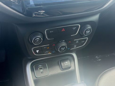 Used 2020 Jeep Compass Latitude FWD image 14