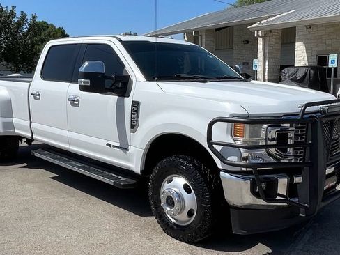 Used 2020 Ford F350 XLT w/ XLT Premium Package AWD/4WD image 2