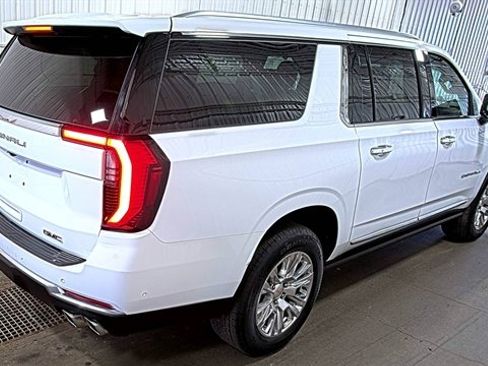 Used 2025 GMC Yukon XL Denali w/ Sun & Power Step Package AWD/4WD image 4