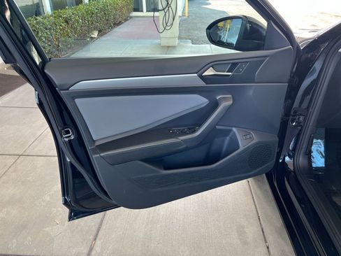 Used 2025 Volkswagen Jetta SE image 20