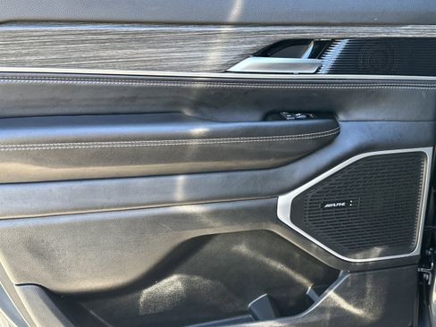 Used 2024 Jeep Wagoneer L Series II w/ Flexible Seating Group RWD image 21