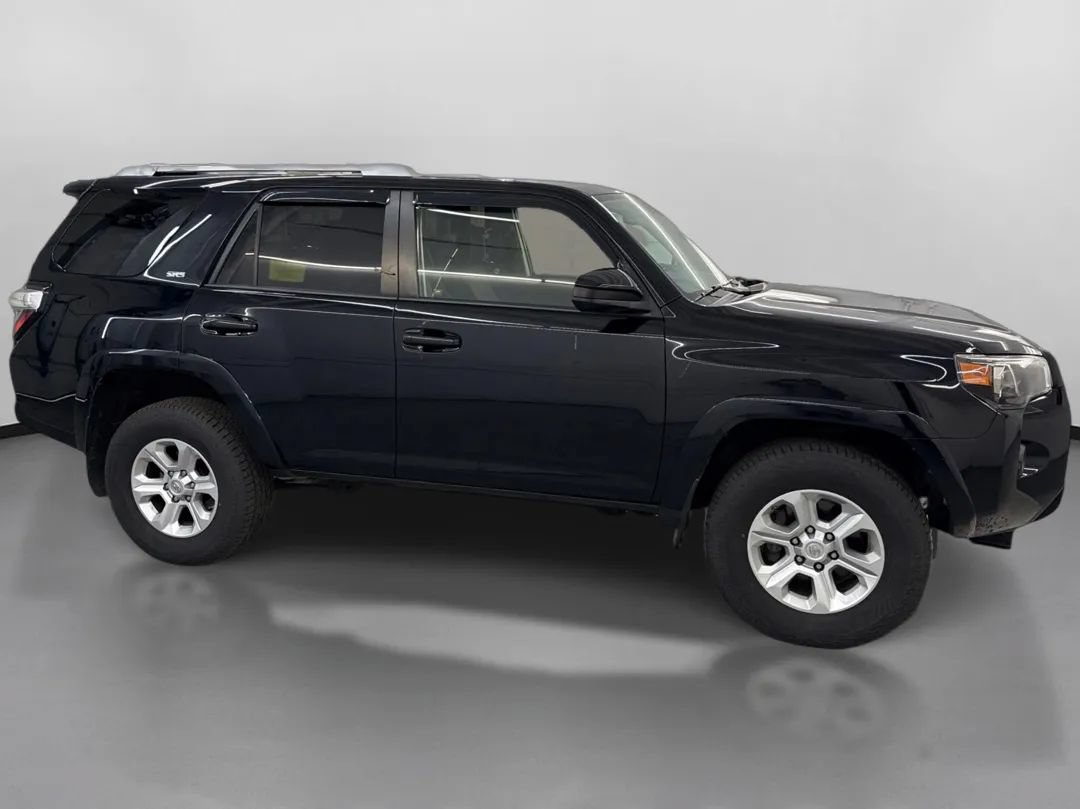 Used 2017 Toyota 4Runner SR5 AWD/4WD image 11