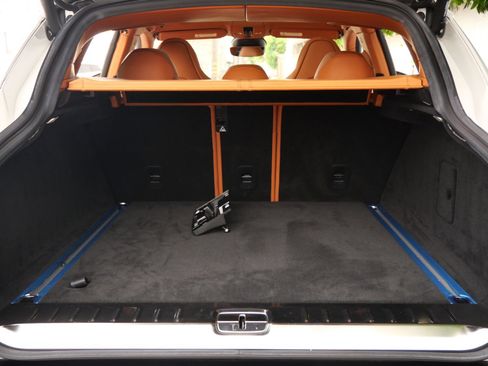Used 2023 Aston Martin DBX AWD/4WD image 19