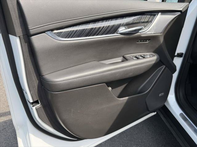 Used 2023 Cadillac XT6 Premium Luxury w/ LPO, Floor Liner Package AWD/4WD image 17