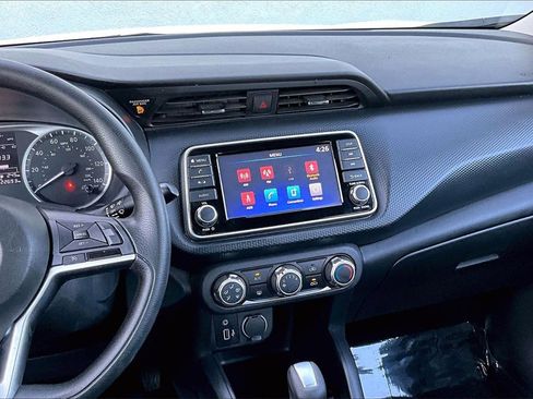 Used 2022 Nissan Kicks S image 9