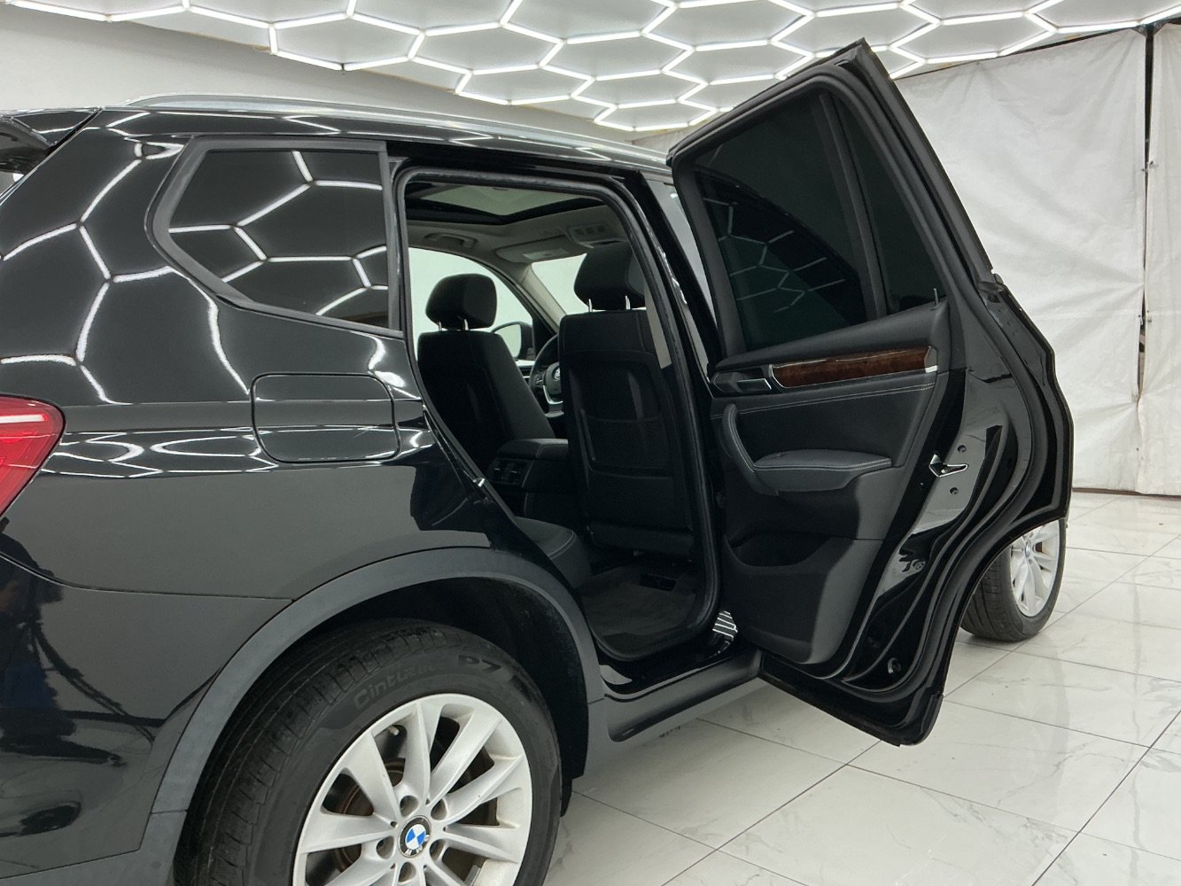 Used 2017 BMW X3 xDrive28i AWD/4WD image 23