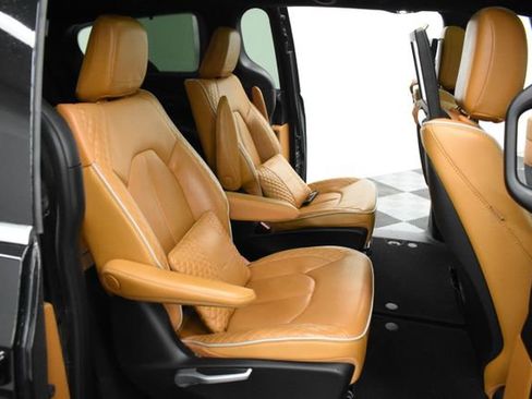 Used 2022 Chrysler Pacifica Pinnacle image 40