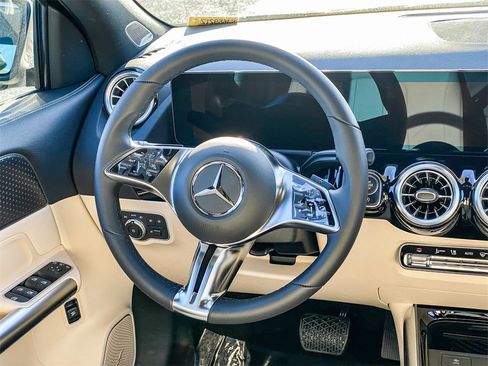 New 2025 Mercedes-Benz GLA 250 4MATIC image 12