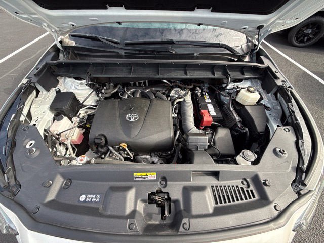 Used 2021 Toyota Highlander XLE AWD/4WD image 2