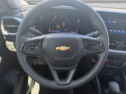 Used 2025 Chevrolet TrailBlazer LT AWD/4WD image 12