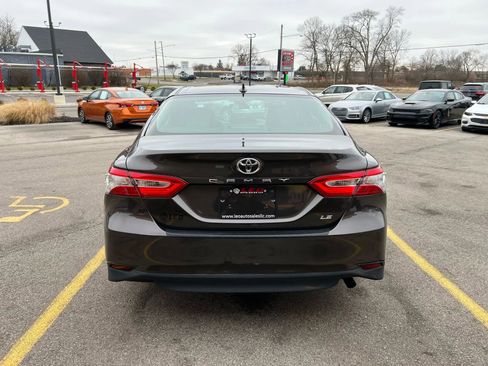 Used 2019 Toyota Camry XLE image 6