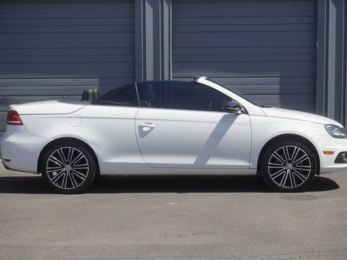 Used 2013 Volkswagen Eos FWD image 8