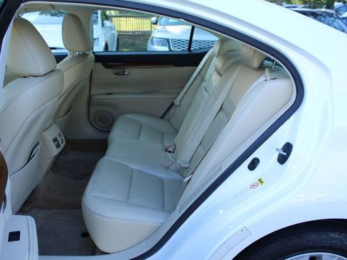 Used 2014 Lexus ES 300h w/ Luxury Package w/Bamboo Trim FWD image 32